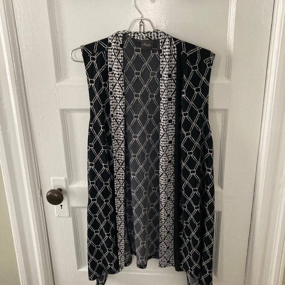 Chicos pant set in black and white  top is size 3 pants are size 2